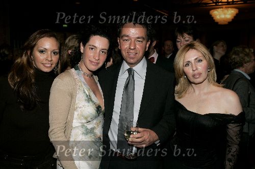 Amsterdam 12 maart 2005
Modeshow Mart Visser in het hilton. t
Yves Gyraths met vrouw en Annita v d Hoeven met dochter
