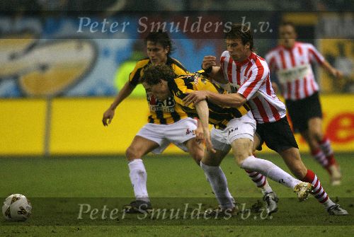 Arnhem, 24 Maart 2006 Kompetitiewedstrijd Vitesse-Sparta, eindstand 3-1 Seizoen 2005/2006
 in duel met Gill Swerts