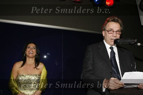 Amsterdam 15 februari 2006
Presentatie boek Heleen v Rooyen in club Rain.
  Jan Mulder met bril