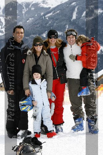 Fiss 19 februari 2006
Ruud Gullit en Estelle Gullit met Maxim en joelle op vakantie.
Marco Borsato met Leontine Borsato en Senna