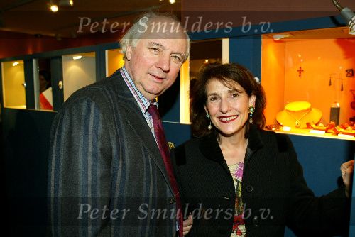 Amsterdam 6 december 2003
Opening van de antiek en kunstbeurs Pan in de Rai.
Matthijs v Heijningen met vrouw