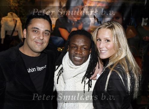 Amsterdam 28 januari 2006
sieraden en accecoires beurs in Rai.
Regilio Tuur met vriendin en Dennis Jewelz