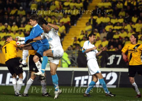 Breda, 28 Februari 2007
NAC-PSV, eindstand 3-0 Wedstrijd KNVB-beker 1/4 finale Seizoen 2006/2007
Edwin Zoetebier in duel met Alex PSV