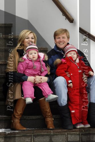 Lech 11 februari 2007
Maxima Prins Willem Alexander Amalia Alexia Koningin Beatrix Prins Constantijn Prinses Laurentien met Prinses Eloise Prins Claus Cazimir en Eleonore op vakatie in Lech.