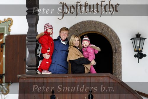 Lech 11 februari 2007
Maxima Prins Willem Alexander Amalia Alexia Koningin Beatrix Prins Constantijn Prinses Laurentien met Prinses Eloise Prins Claus Cazimir en Eleonore op vakatie in Lech.