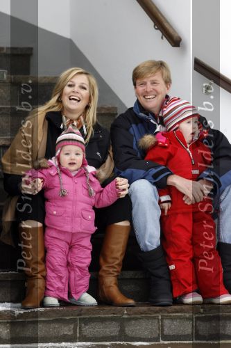 Lech 11 februari 2007
Maxima Prins Willem Alexander Amalia Alexia Koningin Beatrix Prins Constantijn Prinses Laurentien met Prinses Eloise Prins Claus Cazimir en Eleonore op vakatie in Lech.