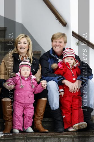 Lech 11 februari 2007
Maxima Prins Willem Alexander Amalia Alexia Koningin Beatrix Prins Constantijn Prinses Laurentien met Prinses Eloise Prins Claus Cazimir en Eleonore op vakatie in Lech.