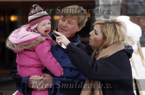 Lech 11 februari 2007
Maxima Prins Willem Alexander Amalia Alexia Koningin Beatrix Prins Constantijn Prinses Laurentien met Prinses Eloise Prins Claus Cazimir en Eleonore op vakatie in Lech.