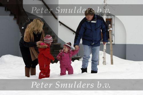 Lech 11 februari 2007
Maxima Prins Willem Alexander Amalia Alexia Koningin Beatrix Prins Constantijn Prinses Laurentien met Prinses Eloise Prins Claus Cazimir en Eleonore op vakatie in Lech.