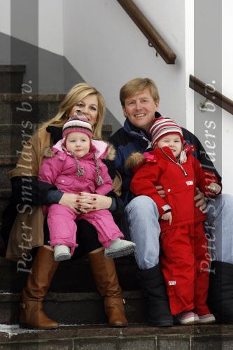 Lech 11 februari 2007
Maxima Prins Willem Alexander Amalia Alexia Koningin Beatrix Prins Constantijn Prinses Laurentien met Prinses Eloise Prins Claus Cazimir en Eleonore op vakatie in Lech.
