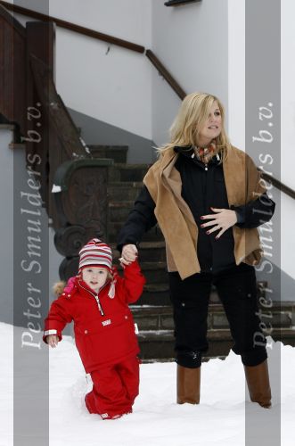 Lech 11 februari 2007
Maxima Prins Willem Alexander Amalia Alexia Koningin Beatrix Prins Constantijn Prinses Laurentien met Prinses Eloise Prins Claus Cazimir en Eleonore op vakatie in Lech.