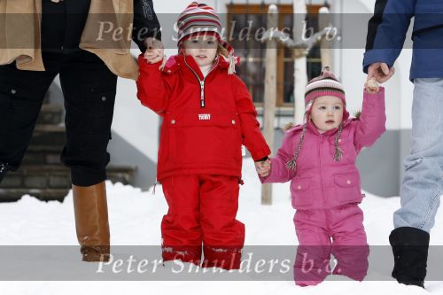 Lech 11 februari 2007
Maxima Prins Willem Alexander Amalia Alexia Koningin Beatrix Prins Constantijn Prinses Laurentien met Prinses Eloise Prins Claus Cazimir en Eleonore op vakatie in Lech.