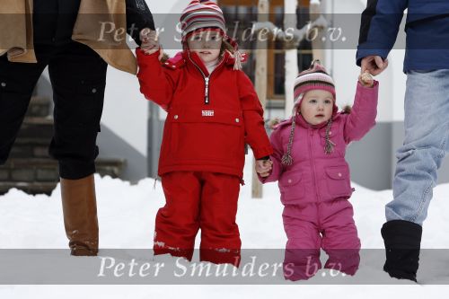 Lech 11 februari 2007
Maxima Prins Willem Alexander Amalia Alexia Koningin Beatrix Prins Constantijn Prinses Laurentien met Prinses Eloise Prins Claus Cazimir en Eleonore op vakatie in Lech.