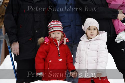 Lech 11 februari 2007
Maxima Prins Willem Alexander Amalia Alexia Koningin Beatrix Prins Constantijn Prinses Laurentien met Prinses Eloise Prins Claus Cazimir en Eleonore op vakatie in Lech.
