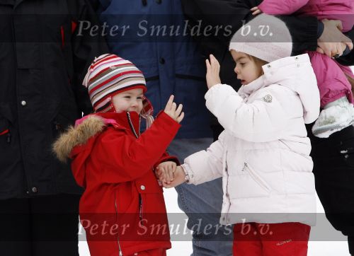 Lech 11 februari 2007
Maxima Prins Willem Alexander Amalia Alexia Koningin Beatrix Prins Constantijn Prinses Laurentien met Prinses Eloise Prins Claus Cazimir en Eleonore op vakatie in Lech.