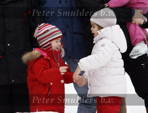 Lech 11 februari 2007
Maxima Prins Willem Alexander Amalia Alexia Koningin Beatrix Prins Constantijn Prinses Laurentien met Prinses Eloise Prins Claus Cazimir en Eleonore op vakatie in Lech.