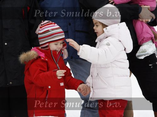 Lech 11 februari 2007
Maxima Prins Willem Alexander Amalia Alexia Koningin Beatrix Prins Constantijn Prinses Laurentien met Prinses Eloise Prins Claus Cazimir en Eleonore op vakatie in Lech.
