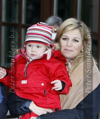 Lech 11 februari 2007
Maxima Prins Willem Alexander Amalia Alexia Koningin Beatrix Prins Constantijn Prinses Laurentien met Prinses Eloise Prins Claus Cazimir en Eleonore op vakatie in Lech.