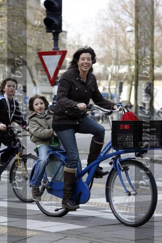 Amsterdam 16 maart 2007
Amanda Krabbe op de fiets met Bickel.