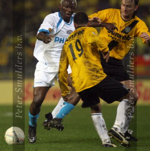 Breda, 28 Februari 2007
NAC-PSV, eindstand 3-0 Wedstrijd KNVB-beker 1/4 finale Seizoen 2006/2007
Arouna Kone in duel met Rob Penders