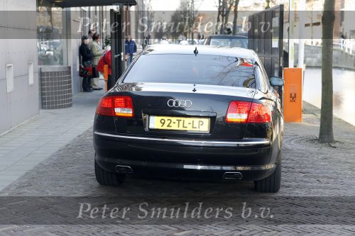 Delft 15 maart 2007
Maxima zwanger bij het prins Maurits museum. Beveiliging in Audi a8