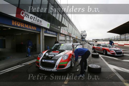 Zandvoort, 16 Maart 2007
Het verwisselen van banden van een porsch
Autoracerij
