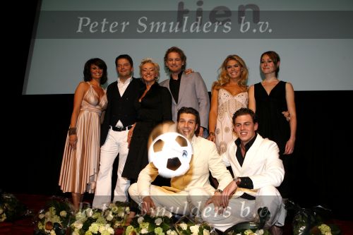 Amsterdam 5 maart 2007
Presentatie nieuwe talpa serie Voetbalvrouwen in Tuschinski.  Leontine Borsato Nicolette v Dam Lone v Roosendaal Sophie v Oers Bas Muijs Barry Atsma Viktor Low en Mike Weerts.