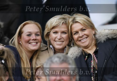 Eindhoven, 18 Maart 2007
Bij de wedstrijd PSV-AJAX met een eindstand van 1-5 
Bartina Koeman met haar dochter Debbie Koeman en vriendin Ingeborg Smulders