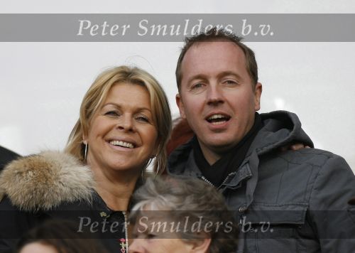 Eindhoven, 18 Maart 2007
Bij de wedstrijd PSV-AJAX met een eindstand van 1-5 op de tribune Bartina Koeman ( vrouw van PSV-trainer Ronald Koeman ) en andere deelnemer van het programma: \
