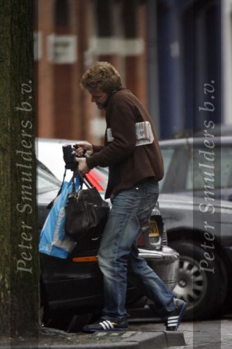 Amsterdam 14 februari 2007
Bastiaan Ragas gaat de dag na de geboorte van zijn dochter naar de school van zijn zoontje.
