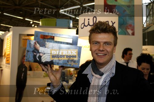 Amsterdam 15 februari 2007
Bastiaan Ragas ontvangt doos met babyspullen op de huishoudbeurs.