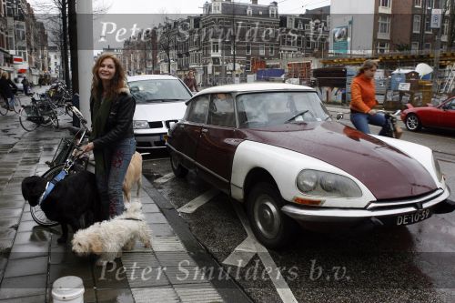 Amsterdam 14 februari 2007
Thierry Duval vraagt Belinda Meuldijk ten huwelijk. Belinda komt aanrijden met een Citroen Snoek.