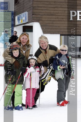 Zurs 27 februari 2007
Boele Staal met vrouw en kleinkinderen op wintersport.