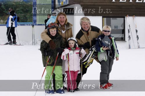 Zurs 27 februari 2007
Boele Staal met vrouw en kleinkinderen op wintersport.
Peter Smulders bv