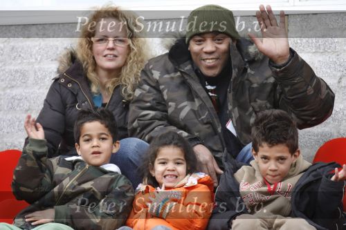 Eindhoven, 18 Maart 2007
Bij de wedstrijd PSV-AJAX met een eindstand van 1-5 op de tribune de broer van Patrick Kluivert met zijn vrouw en 2 kinderen alsmede geheel links het zoontje van Patrick