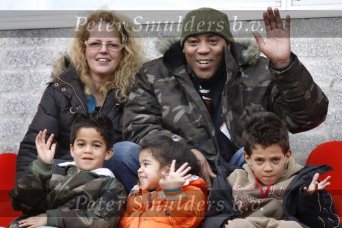 Eindhoven, 18 Maart 2007
Bij de wedstrijd PSV-AJAX met een eindstand van 1-5 op de tribune de broer van Patrick Kluivert met zijn vrouw en 2 kinderen alsmede geheel links het zoontje van Patrick