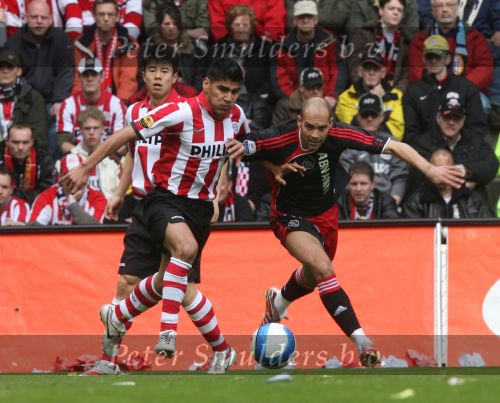 Eindhoven, 18 Maart 2007 Kompetitiewedstrijd PSV-AJAX, eindstand 1-5 Seizoen 2006/2007
Carlos Salcido in duel met Gabri
