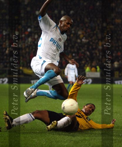 Breda, 28 Februari 2007
NAC-PSV, eindstand 3-0 Wedstrijd KNVB-beker 1/4 finale Seizoen 2006/2007
Carlos Salcido in duel met Maceo Rigters