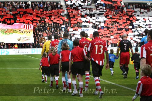 Eindhoven, 18 Maart 2007 Kompetitiewedstrijd PSV-AJAX, eindstand 1-5 Seizoen 2006/2007
Kleindochters Christ v Kasteren als mascottes
