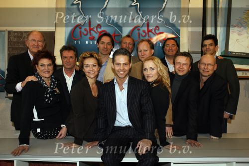 Amsterdam 9 maart 2007
Perspresentatie Ciske de Rat. Cast met Danny de Munk Mariska v Kolck Marjolijn Touw Hajo Bruijns Marleen v d Loo Hugo Haenen Sjoerd Pleijsier Ad Knippels en Joop v d Ende Erwin v Lambaert Henny Vrienten Paul Eenens