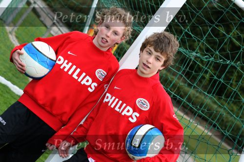 Eindhoven, 19 Maart 2007
links Dennis Groen (12 jaar) en rechts Thomas Horsten (12 jaar ) en beide spelend voor PSV D1  betreft shirtjevan Edgar Davids.