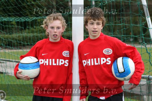Eindhoven, 19 Maart 2007
links Dennis Groen (12 jaar) en rechts Thomas Horsten (12 jaar ) en beide spelend voor PSV D1  betreft shirtjevan Edgar Davids.