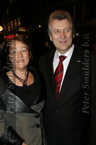 AMSTERDAM 5 maart 2007
Premiere Voebalvrouwen, nieuwe serie Talpa, in Tuschinski. Dirk Scheringa met vrouw