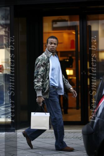 Amsterdam 13 februari 2007
Edgar Davids aan het winkelen op de pc hooftstraat.