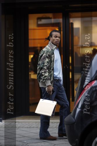 Amsterdam 13 februari 2007
Edgar Davids aan het winkelen op de pc hooftstraat.