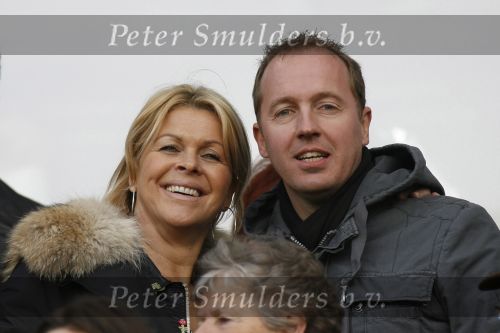 Eindhoven, 18 Maart 2007
Bij de wedstrijd PSV-AJAX met een eindstand van 1-5 op de tribune Bartina Koeman ( vrouw van PSV-trainer Ronald Koeman ) en andere deelnemer van het programma: \