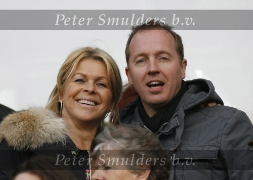 Eindhoven, 18 Maart 2007
Bij de wedstrijd PSV-AJAX met een eindstand van 1-5 op de tribune Bartina Koeman ( vrouw van PSV-trainer Ronald Koeman ) en andere deelnemer van het programma: \