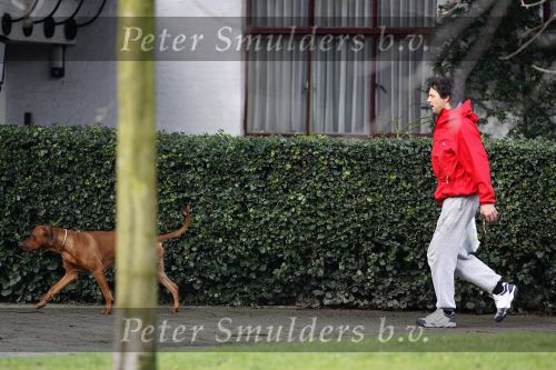 Amsterdam 22 februari 2007
Edwin de Roy v Zuydewijn is niet naar het buitenland gevlucht maar woont op dit moment
met zijn hond bij zijn moeder.
