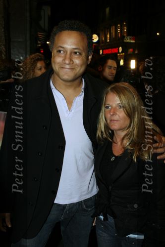 AMSTERDAM 5 maart 2007
Premiere Voebalvrouwen, nieuwe serie Talpa, in Tuschinski. Ernst Paul Hasselbach met vrouw