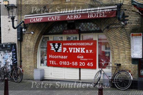 Amsterdam 1 maart 2007
Fajah Lourens haar Hotel kan nog niet afgebouwd worden omdat de vergunningen nog niet verleend zijn.
